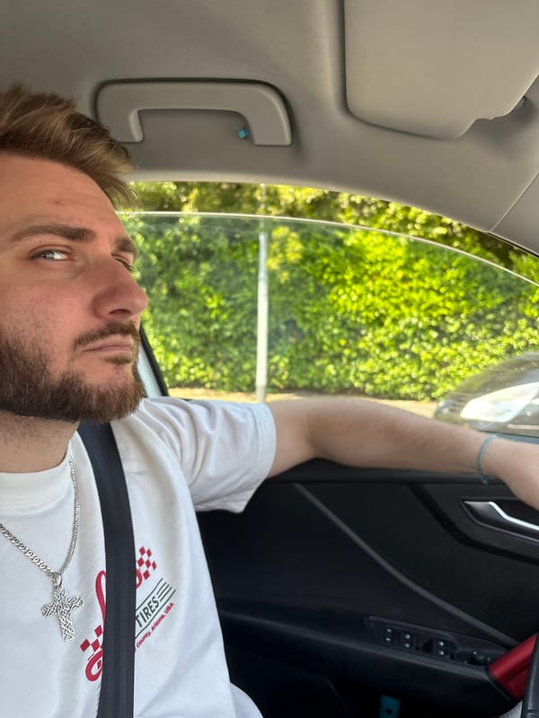 Couple takes playful car selfies in Mönchengladbach