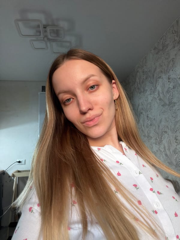 Mother and daughter take mirror selfie in Reshetnikovo