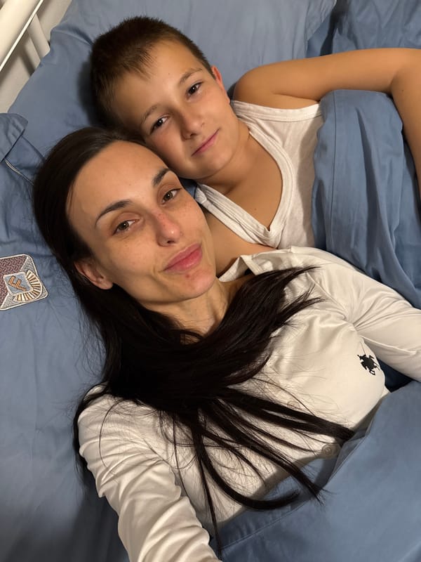 Family bedtime moment captured in Sofia with goodnight message