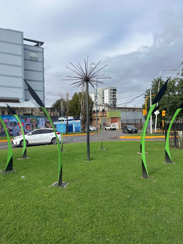 Modern art sculptures documented in Avellaneda public green space