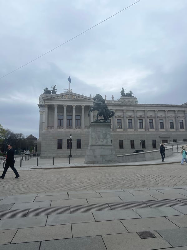 Vienna government buildings documented by witnesses Thursday morning