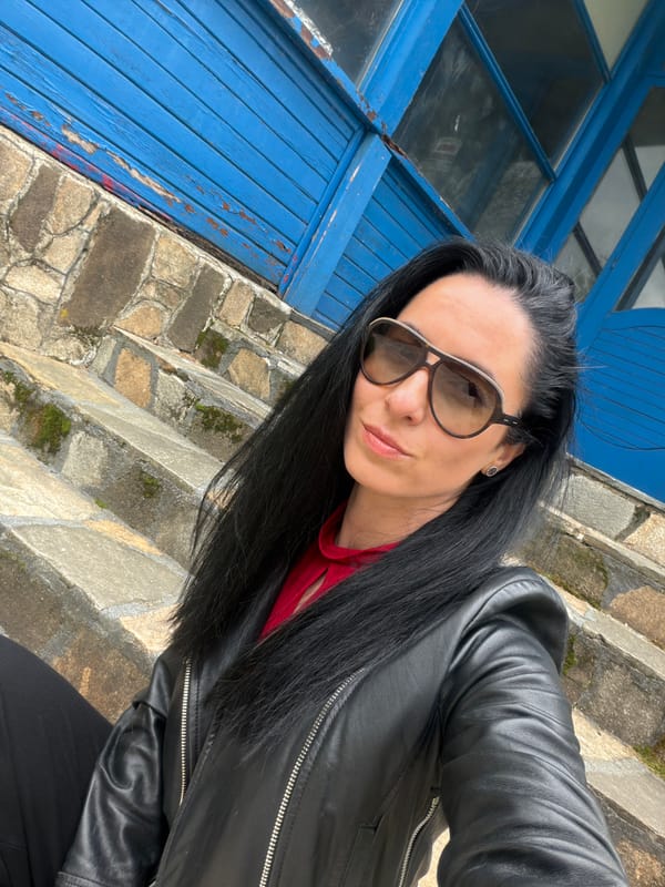 Woman photographed multiple times in Pleven park during morning visit