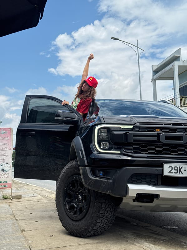 Woman with Ford Raptor observed in Vietnam early morning