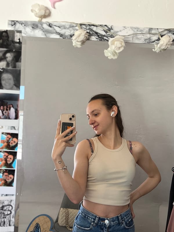 Woman Takes Multiple Mirror Selfies in Saarbrücken Morning