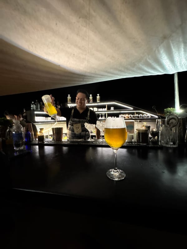 Late-night cocktail service at outdoor bar in Ancón