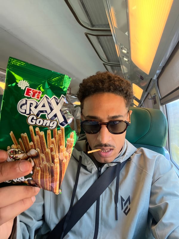 Train passenger spotted wearing sunglasses in Kenitra carriage