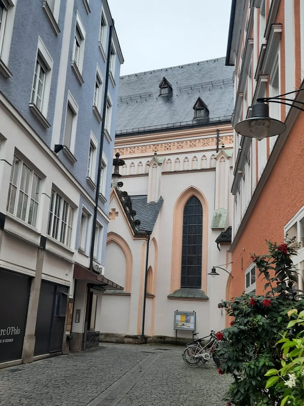 Witness documents daily life across Rosenheim's historic center