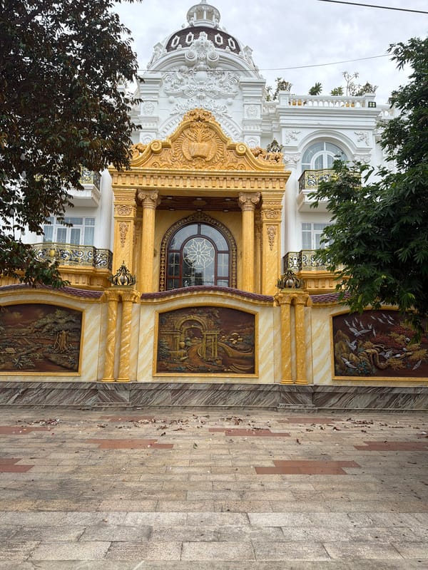 Ornate white and gold domed building in Đà Nẵng, Vietnam