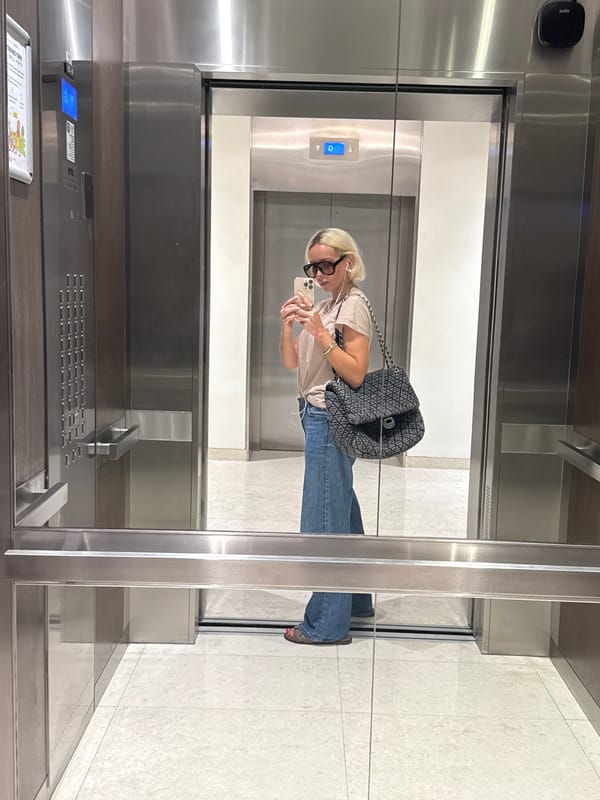 Person takes elevator selfie in Dubai