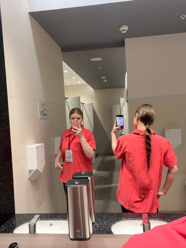 Morning event preparations and selfies captured in Shushary venue
