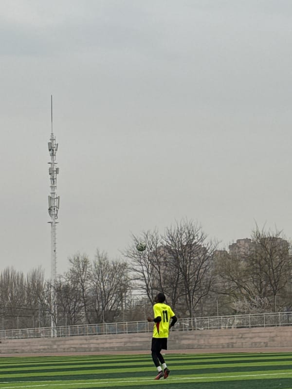 Soccer practice draws phone-wielding spectators at Linghe athletic field