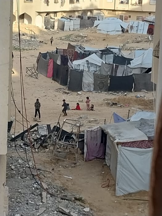Witness documents widespread destruction, displacement in Khan Yunis