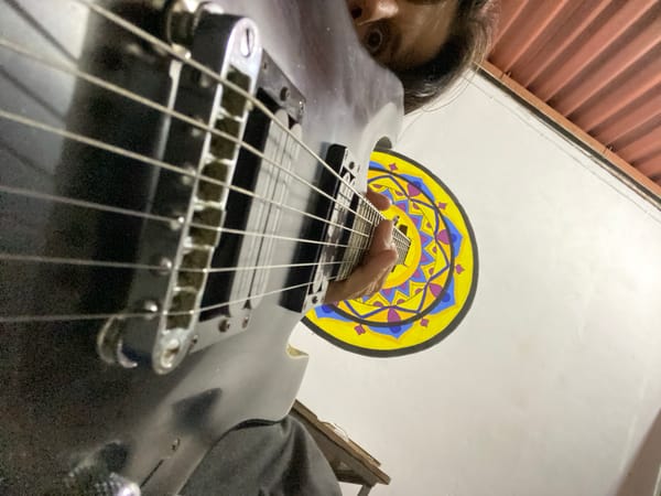 Musician plays electric guitar in Venezuelan neighborhood session