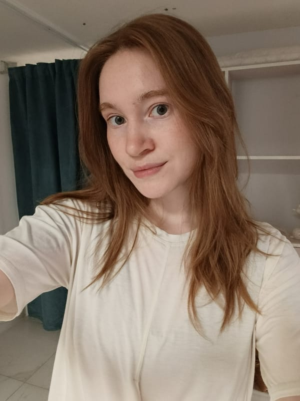 Woman documents morning routine in Izhevsk including salon visit