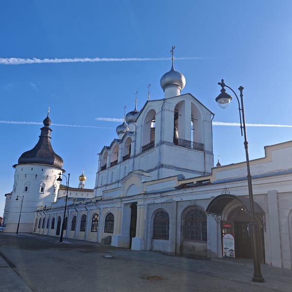 Tourist photos document Rostov Kremlin and local dog