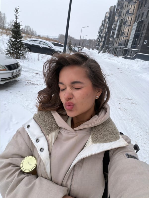 Woman documents morning routine through selfies in snowy Krasnoyarsk