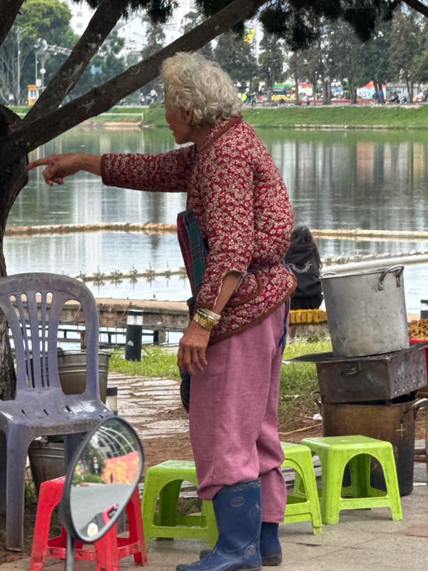 Evening stroll around Xuan Huong Lake, Da Lat