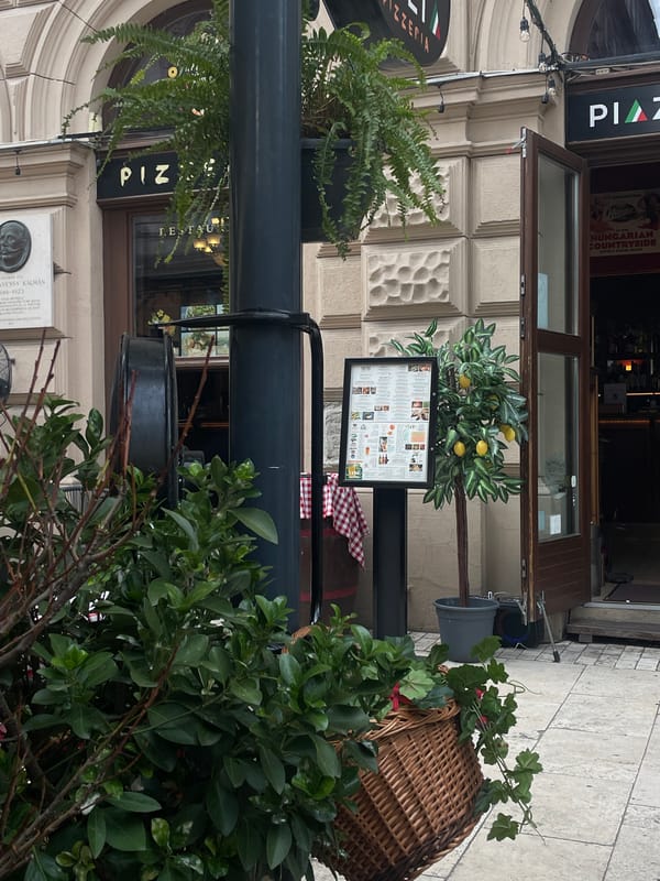 Lunchtime at Piazza Italia on Budapest's Váci Street