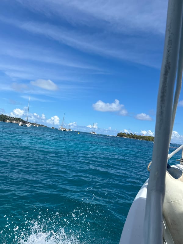 Boat journey documented near Le Gosier coastline