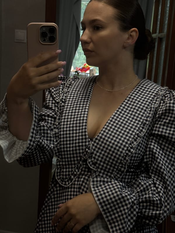 Young woman's morning routine captured in Chaikovsky, Russia selfies