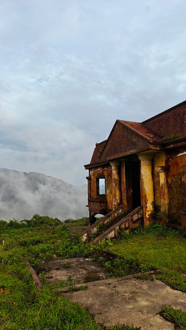 Exploring abandoned French colonial ruins on Mẫu Sơn mountain
