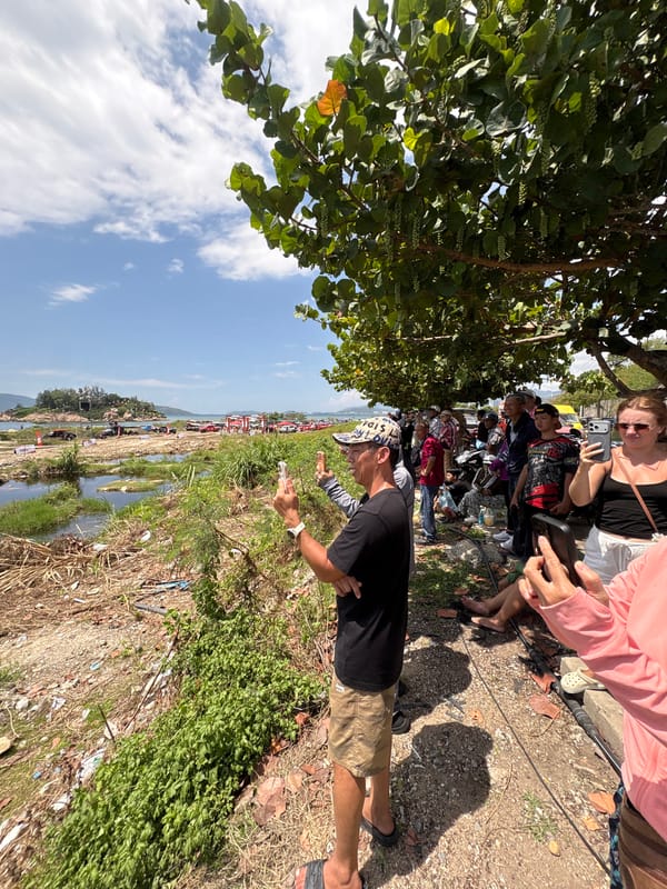 Off-road rally draws spectators in coastal Vietnam