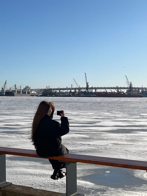 Winter afternoon activities across Saint Petersburg cultural districts