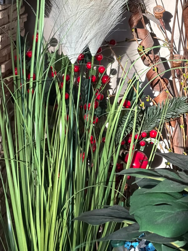 Observer documents flowers, foliage, and holiday decorations during afternoon session
