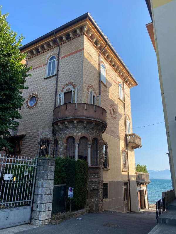 Diamond-patterned facade on a Desenzano del Garda building
