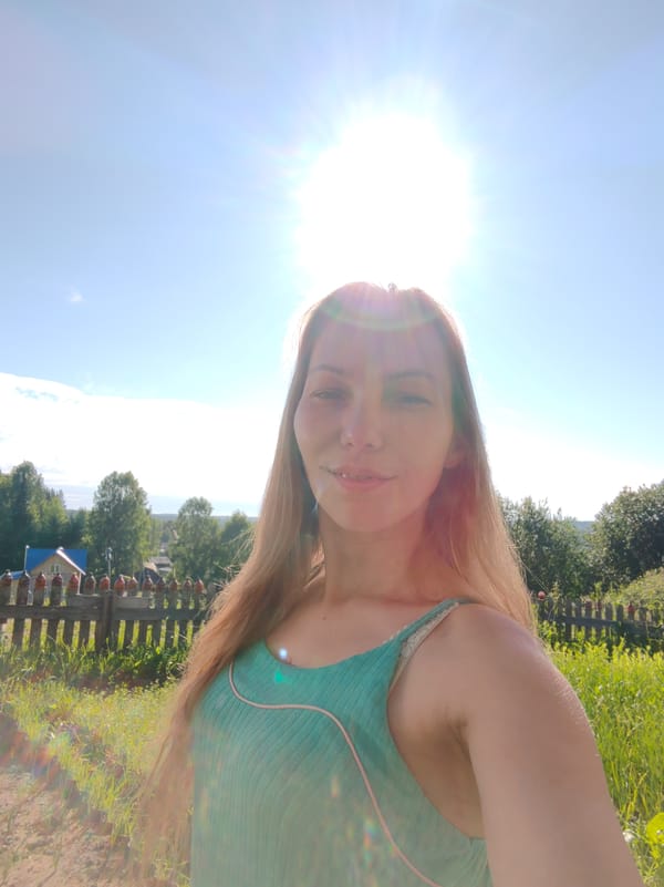 Sunny afternoon portraits and outdoor shots in rural Chukhloma