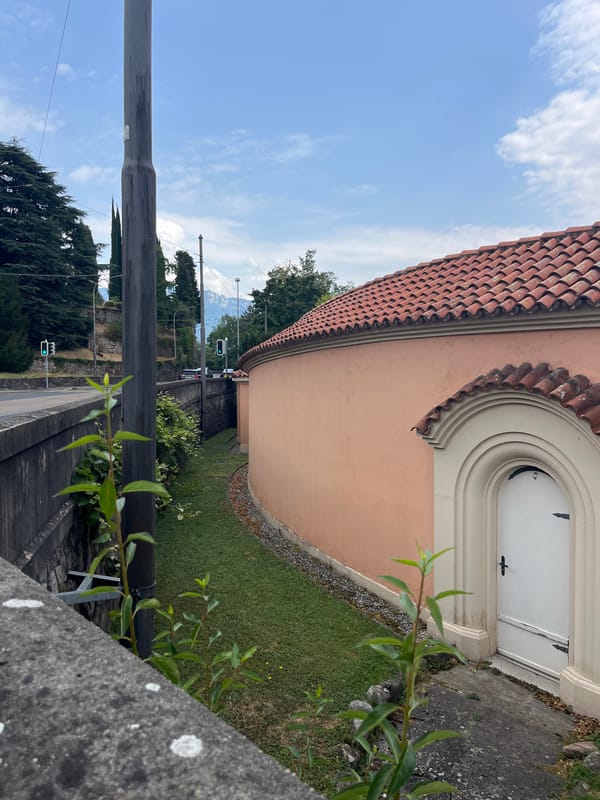 Lakeside streets and waterfront views in La Tour-de-Peilz