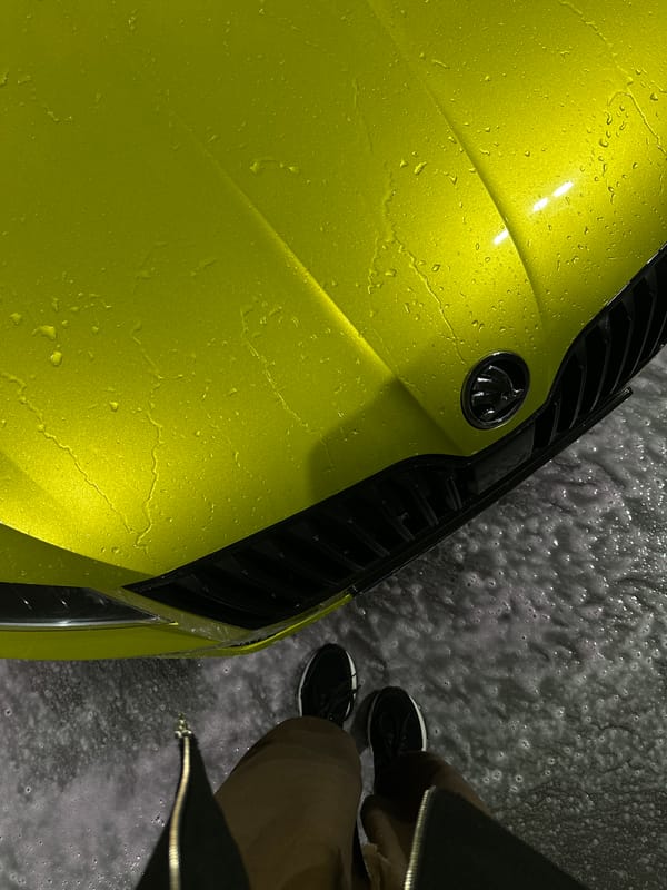 Late-night car wash documented with heart-shaped foam art in Chișinău