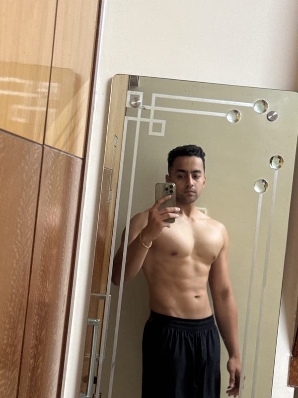 Man takes shirtless mirror selfie in Kolkata residence