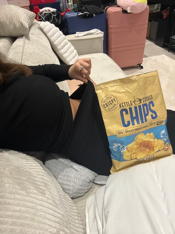 Person lies with chip bag over face in Mönchengladbach