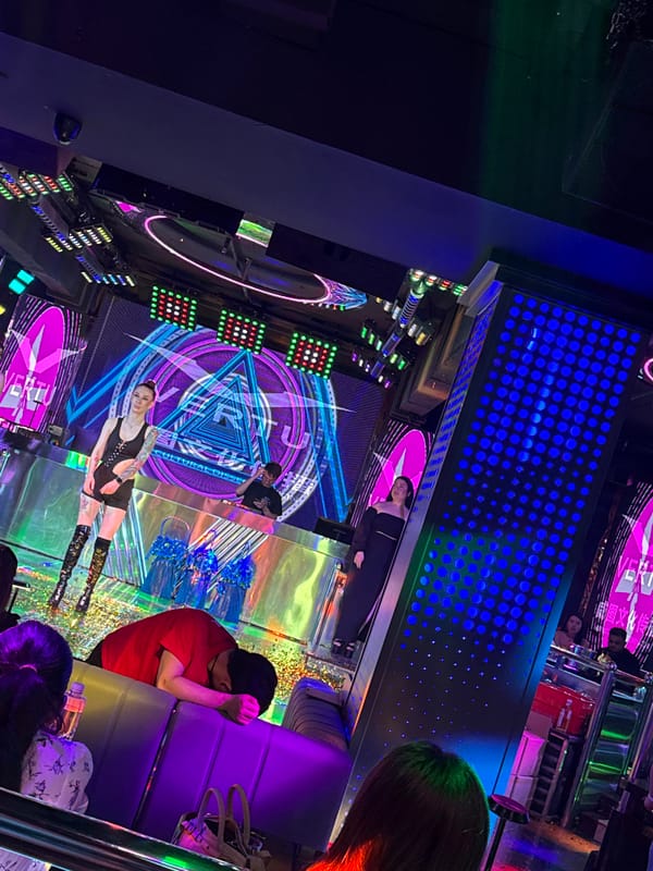 Nightclub scene documented by witnesses in Yiwu, China