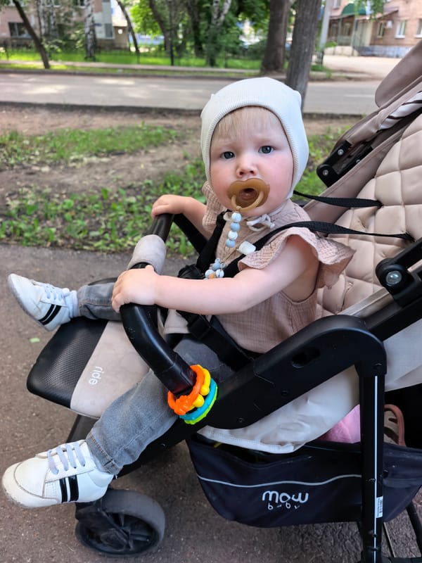 Woman documents tender moments with baby in Sterlitamak, Russia