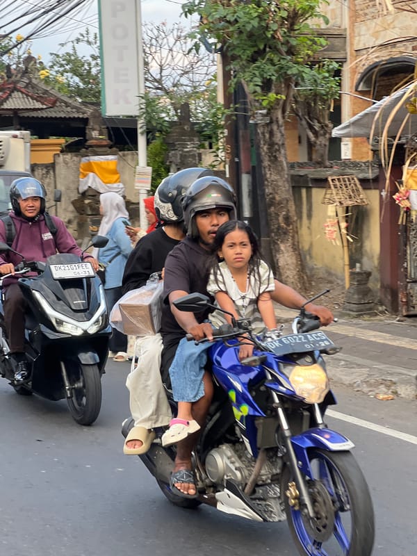 Everyday street life on a busy Denpasar road