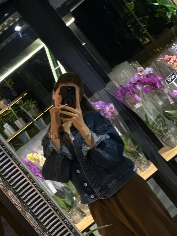 Woman documents evening flower shop visit in Chișinău