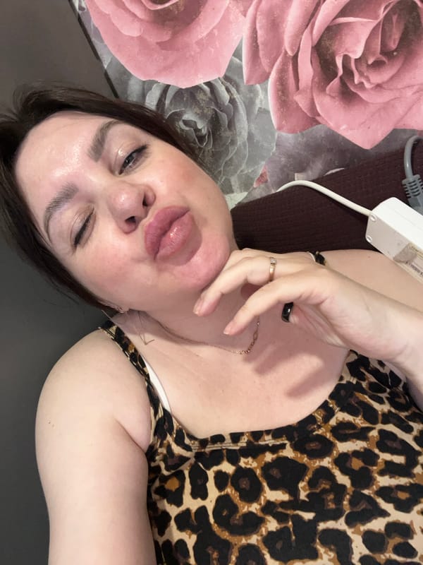 Woman takes selfies in leopard print outfit in Noviy