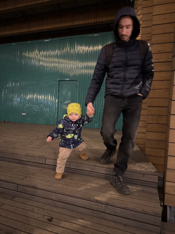 Evening walk documented through selfies and street scenes in Izhevsk