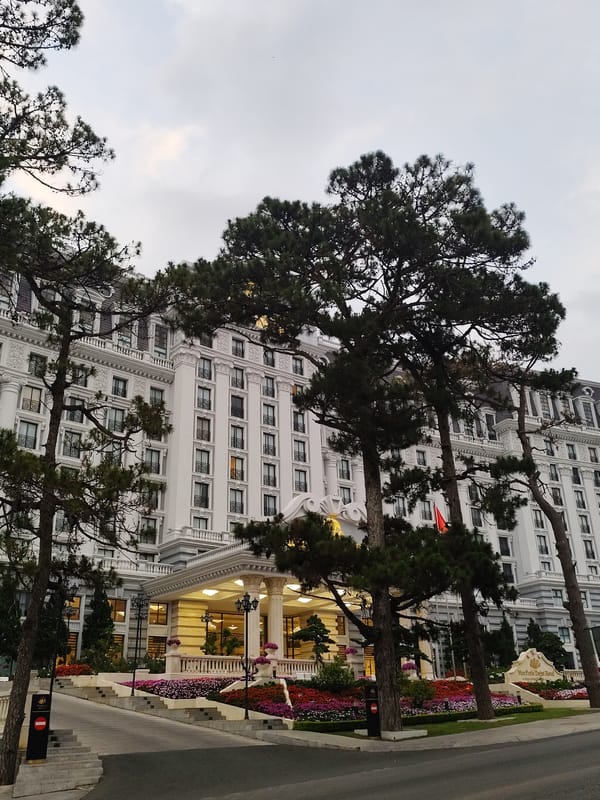 Da Lat hotels and colonial architecture documented by witnesses