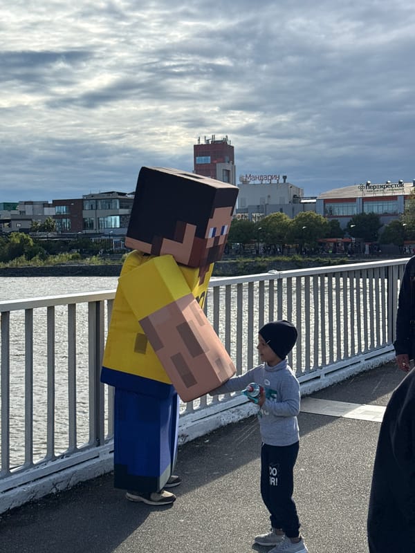 Youth encounters Minecraft costumed figure in Sochi