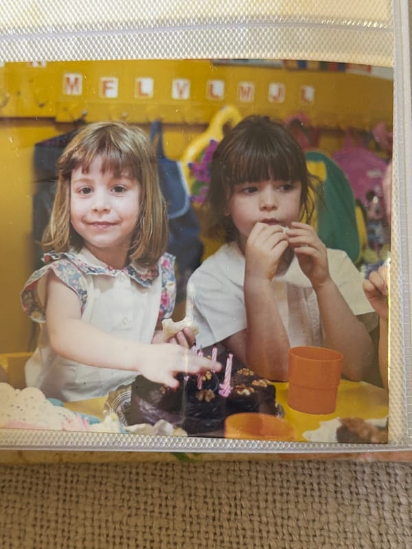 Birthday celebration and domestic activities captured in Vicente López