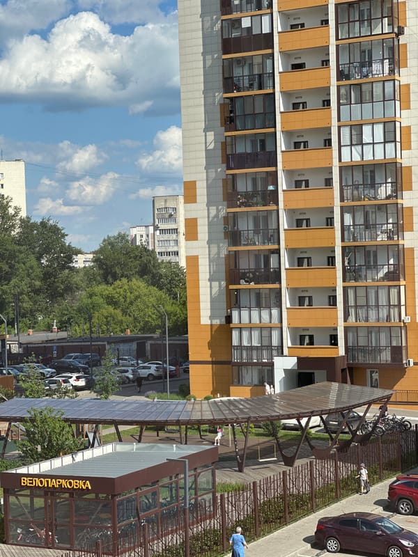 Witness documents daily life around Kazan residential complex