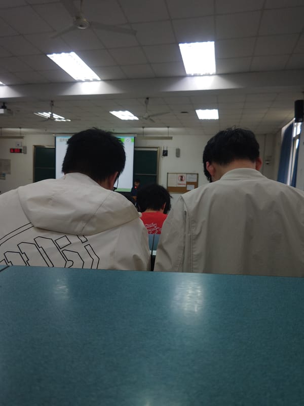 Medical technology lecture documented in Chongqing classrooms