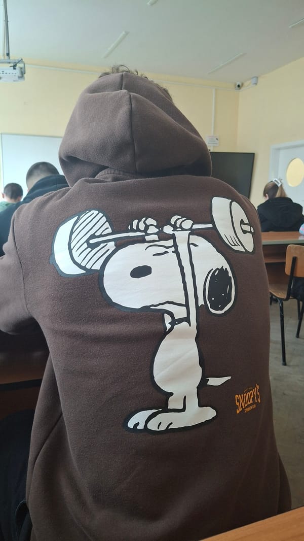 Morning moments in Silistra: Snoopy hoodie and Nestea