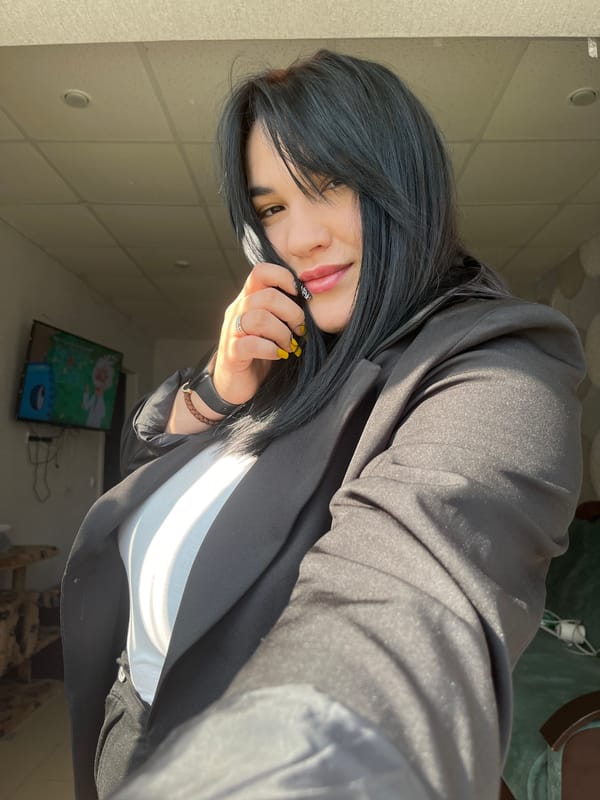 Woman photographed in portrait session in Chaikovsky, Russia