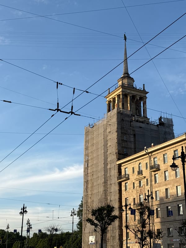 Afternoon scenes captured across Saint Petersburg parks and construction sites