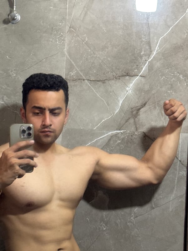 Man takes bathroom mirror selfies in Kolkata