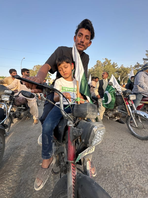 Patriotic rally with Pakistani flags held in Quetta